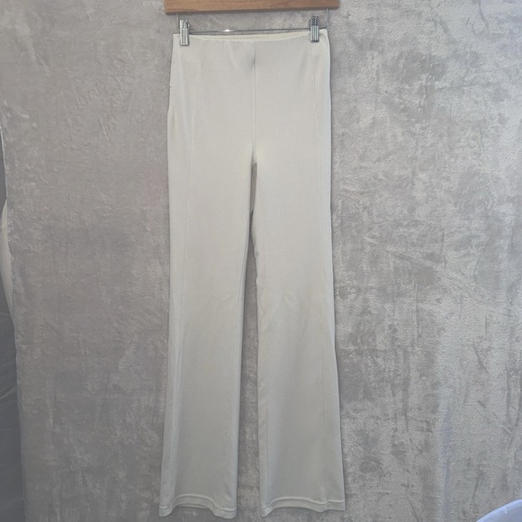 Lululemon Women's Brushed Softstreme Ribbed Flared Pant Bone Sz 4 - Picture 1 of 12